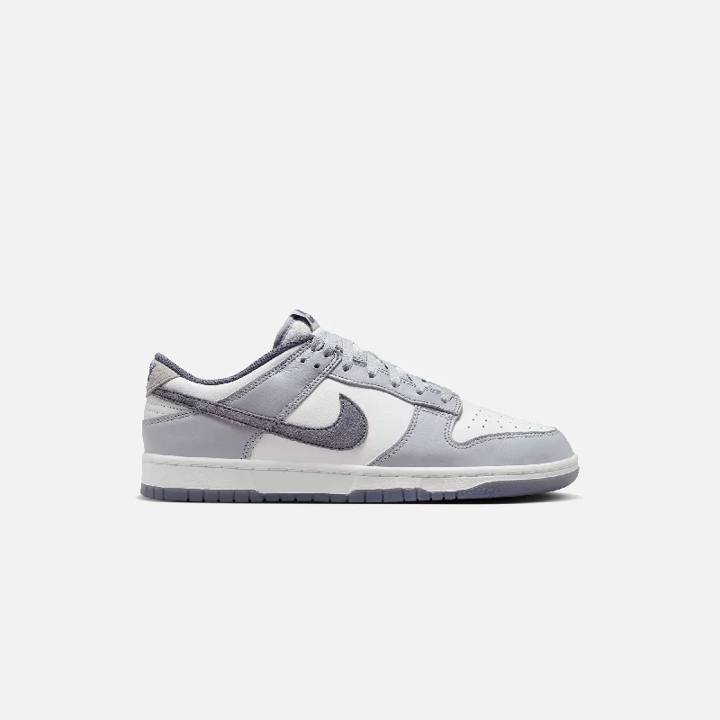 Nike Dunk Low Retro SE - White / Light Carbon / Platinum